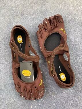 Vibram FiveFingers Men's Brown Five-Toe Mary Jane Sandals